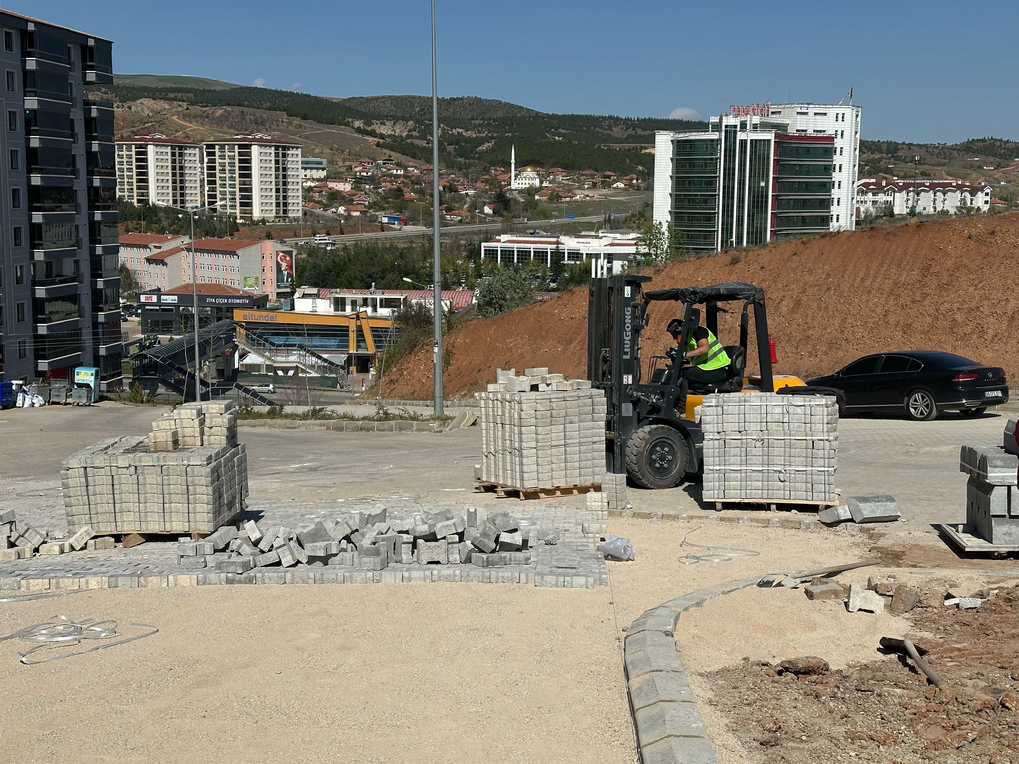 yol-yapim-calismalarimizi-araliksiz-surduruyoruz